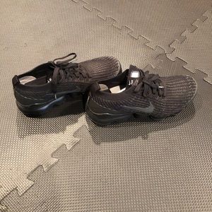 Women’s black Nike tennis shoes. Size 7